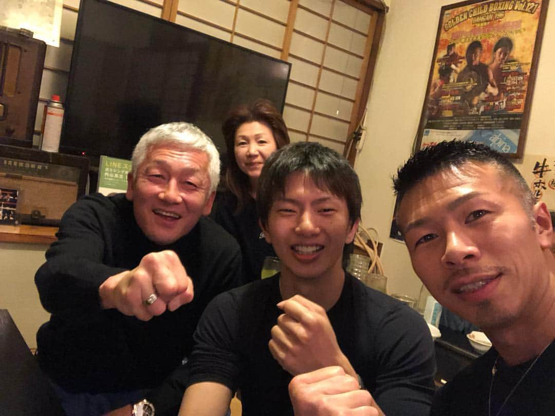 内山高志さんのインスタグラム写真 - (内山高志Instagram)「昨日の忠さん劇場  たぐり  元気そうで良かった^_^  けんさん、遠くからありがとうございます^_^  #荏原中延 #忠さん劇場 #田口良一 #けんさん #忠げきの先輩」3月24日 22時54分 - takashikod