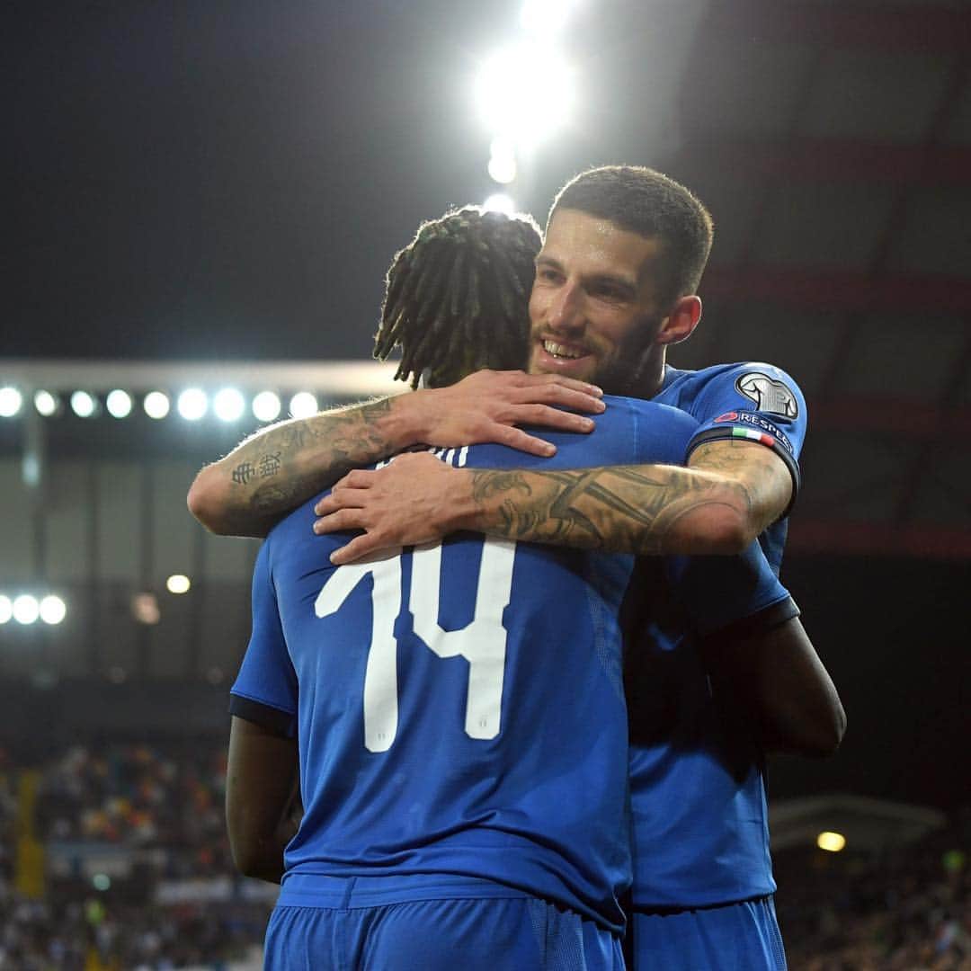 クリスティアーノ・ビラーギのインスタグラム：「La prima è andata. Ma è solo l’inizio. Ps. Gol all’esordio da titolare non male @moise_kean 😜💪🏻 #nazionale #italy #azzurri #vivoazzurro #euro2020 🇮🇹」