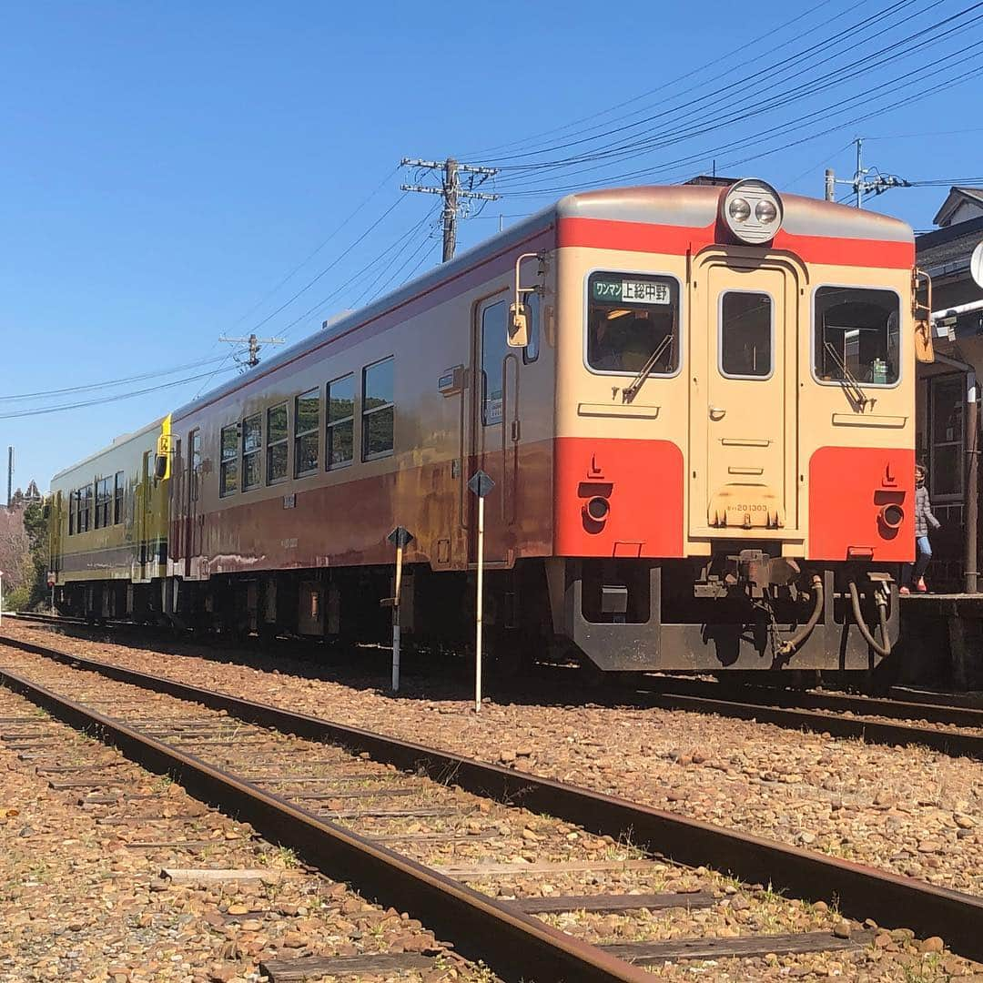 岡安章介さんのインスタグラム写真 - (岡安章介Instagram)「本日は千葉県で「〜いすみ鉄道元気プロジェクト〜 ラママ新人コント大会inおおたき」 でネタをやってきました！会場はとても温かくて、芸人さん達も笑顔でネタをしてました。楽しかった… って言うインスタあげる為の写真は一枚もなく、空き時間のいすみ鉄道ばっかり。いすみ鉄道元気プロジェクトだけ載せます。 #ラママ新人コント大会#大多喜#いすみ鉄道」3月24日 23時00分 - naname45okayasuakiyoshi