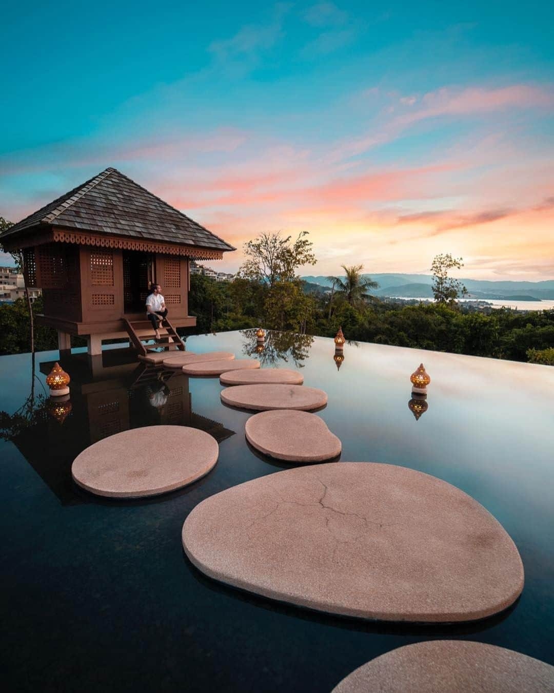 リッツ・カールトンさんのインスタグラム写真 - (リッツ・カールトンInstagram)「Golden horizons frame bay views as another unforgettable day comes to a close at The Ritz-Carlton, #KohSamui. #Thailand #southeastasia #island #coast #goldenhour #sunset #bay #serenity #unwind #view #peaceful #horizon #travel #travelgram #Instatravel #traveldiaries #RCPartner via – @furstset」3月24日 23時00分 - ritzcarlton