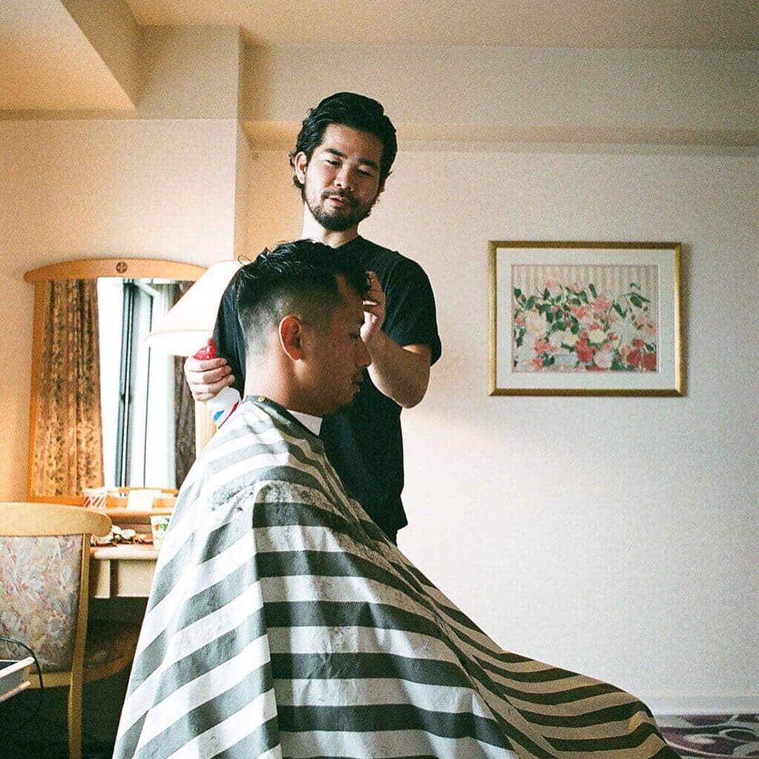 吉田一将さんのインスタグラム写真 - (吉田一将Instagram)「いつかの写真  #kobe #barber  #mericanbarbershop  #headbarber  #ウッティーヨースケ #吉田一将  #かれこれ4年目 #いつもありがとうございます #そしてこれからも #もうすぐ開幕 #それ以上でもそれ以下でもない」3月24日 23時00分 - y.kazumasa_