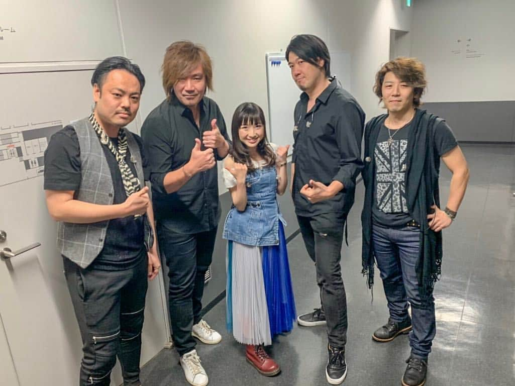 有安杏果さんのインスタグラム写真 - (有安杏果Instagram)「♪﻿ ﻿ 「サクライブ2019～Anotherstory～東京公演」﻿ 終わりましたー！！﻿ ﻿ めっちゃ楽しかったですっっ♪﻿ ﻿ みんな本当にあったかくて﻿ 私にたくさんの幸せをくれました✨﻿ ﻿ 来れなかったけど応援してくれた方、観に来てくれた方、本当にありがとうございますっ!!﻿ ﻿ 大阪も楽しみ！頑張ります！頑張るぞー！﻿ ﻿ 今日の記念写真です！📷﻿ 私たちにかぶって映ってない人とかごめんねー💦﻿ ﻿ ﻿ #有安杏果﻿ #サクライブ﻿ #本当にありがとう﻿」3月24日 23時02分 - ariyasu_momoka_official