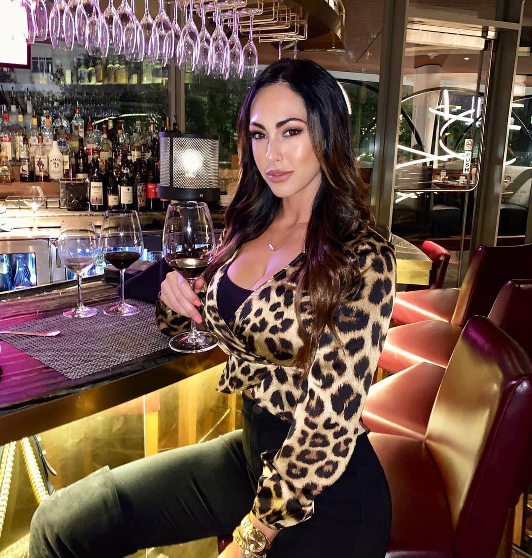 ホープ・ビールさんのインスタグラム写真 - (ホープ・ビールInstagram)「Cheers @fashionnova . Tried some exclusive wine last night🤤 this glass was 1200 for one ounce!!!!!! . Details on my stories . #novababe #fashionnova #wino #wine #leopard #fashion #explore #dallas」3月24日 23時07分 - hopebeel