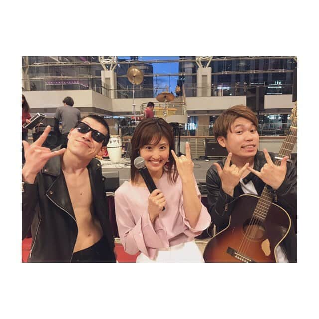 川口智美さんのインスタグラム写真 - (川口智美Instagram)「#クイーンズスクエア横浜 で開催 された #みなとみらい勝手にさくらフェスタ 大盛り上がりで終了しました🌸  #MC をご一緒させていただいた  #吉本興業 の #芸人 さん  #ジャンゴ のお二人と🎵 「川ちゃんも今日から #マイメン だよ🕶」と言っていただきw ノリが最高で、優しいお二人で よかったー✨  #お笑い好き の私としては 幸せなお仕事でした〜🎤 #サザンオールスターズ の #トリビュートバンド #いとしのエリーズ はじめ ご出演頂いた皆様 素敵な #演奏 を有難うございました🎺  #これはマイメンポーズなのかなw #MC3人全員はまっこ #吉本芸人 さん大好き #わざわざイベントに足を運んで会いに来てくれた方もありがとうございました #吹奏楽 #マーチングバンド」3月24日 23時29分 - horipro_satomikawaguchi