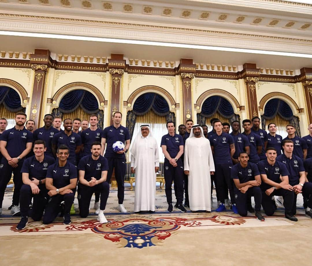 アーセナルFCさんのインスタグラム写真 - (アーセナルFCInstagram)「Arsenal were invited to meet His Highness Sheikh Hamdan bin Rashid Al Maktoum and Emirates chairman and chief executive, His Highness Sheikh Ahmed bin Saeed Al Maktoum at Zabeel Palace in Dubai today . #ArsenalInDubai #Özil #Ozil #Arsenal #AFC #UAE」3月24日 23時40分 - arsenal