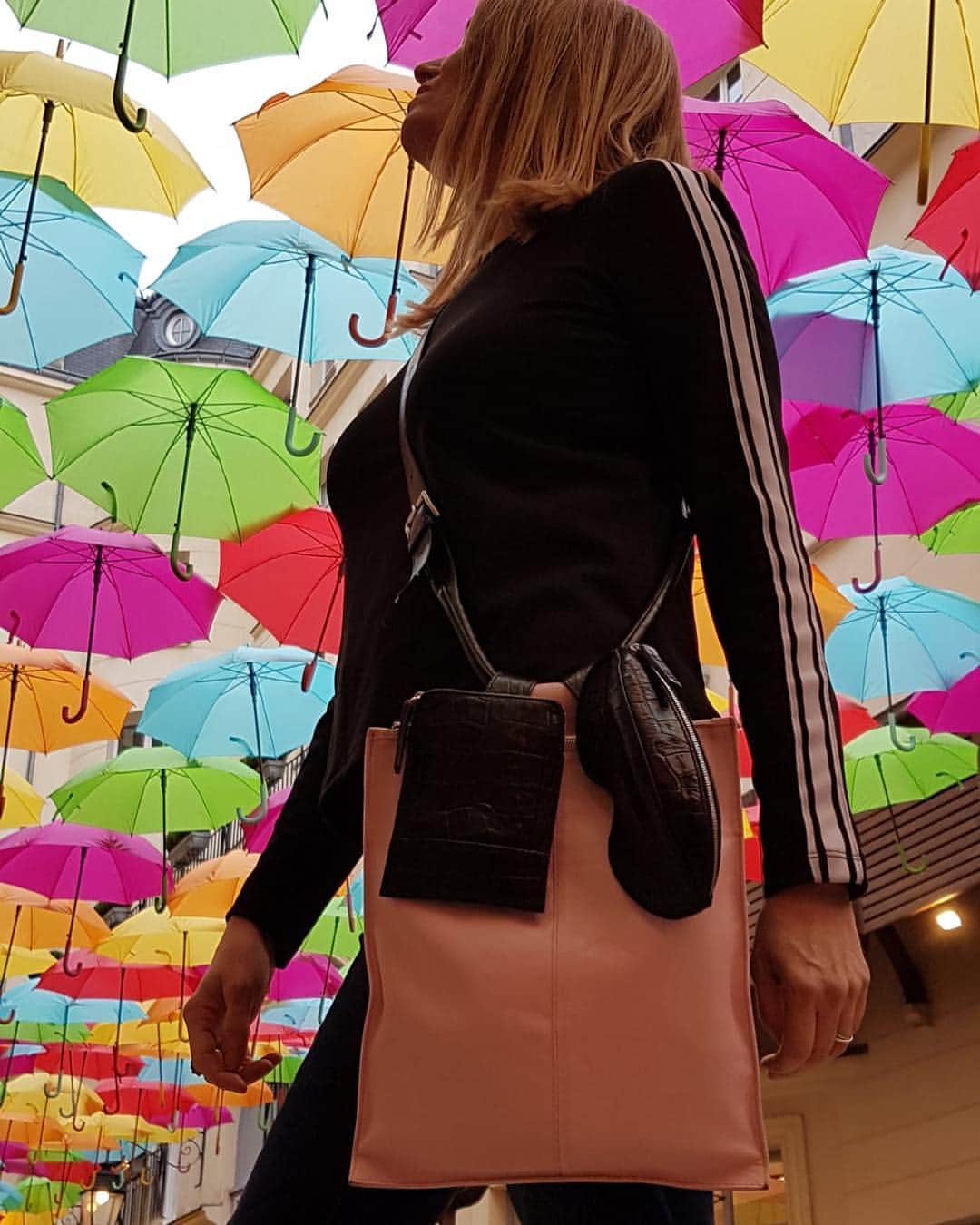 ジョン リベのインスタグラム：「It’s raining colors ! . . . . . . . . #johnribbe #bag#paris#handbag#fashion#fashionweek#umbrella#colorful#bags#handbags#charmbag#umbrellas#colorfulumbrella#france#design#colorfulsky#rain#sac#sacamain #tasche#handtasche#parapluie#parapluies#couleur#farben#sunday#sundaywalk#spring#createur#baglover」