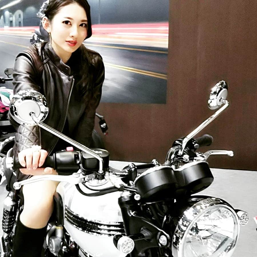 花瀬めぐみさんのインスタグラム写真 - (花瀬めぐみInstagram)「モーターサイクルショー無事閉幕しました。皆様どうもありがとうございましたヾ(●´∇｀●)ﾉ  #モーターサイクルショー #モーターサイクルショー2019 #トライアンフ #トライアンフ女子 #triumph #ボンネビル #バイク女子 #バイク好きな人と繋がりたい #大型二輪 #ツーリング #オートバイ #motorcycle #me #like #touring」3月24日 23時49分 - megumi_hanase