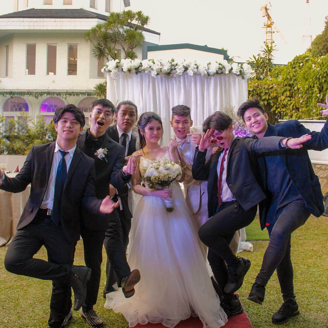 Ranz Kyleさんのインスタグラム写真 - (Ranz KyleInstagram)「Congrats to my Brother man! I remember not too long ago we were just asking each other who’s gon be our future wives haha! Now you found yours! the boys and i are happy for you! Wishing you both an amazing life together, filled with overflowing joy and happiness! 😁🤵🏻👰🏻💯 #wedding #wheresmyfuturewife 😂」3月24日 23時42分 - ranzkyle