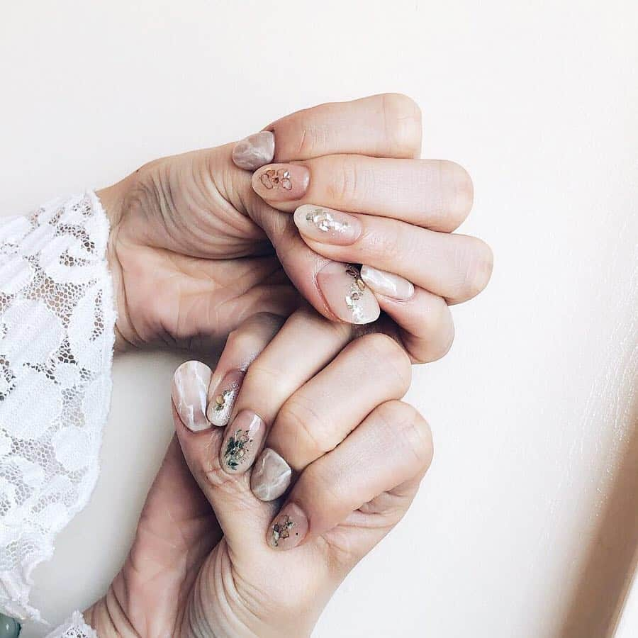 樋浦舞花さんのインスタグラム写真 - (樋浦舞花Instagram)「・ ・ ・ nail change💅 HIUFES仕様に @chipieee_chiko さんにイメージだけお伝えしてお任せで☺️💪🏻💝 ・ @chipieee_tokyo のニュアンスネイルは本当にレベル高い👀👏🏻💕💕 ・ 次も同じネイルにしたいくらい気に入ってます😍ありがとうございます💛💛 ・ ・ ・ そしてHIUFES前のメンテナンスでhair colorを @films_hair で🐣✨ ・ 今回のHIUFESではプレゼント大会のB賞でfilms優待券を作っていただき、ファンの方にまいかゆいかのいつもお願いしているコースを体験できるプレゼントをさせていただきました🥺👏🏻❤️❤️ 若さん @norimoto_wakabayashi ありがとうございます😭💝 当たった方はぜひfilms空間お楽しみに❤️❤️ ・ ・ もうすぐfilmsは新店舗がopen…😍❤️ 楽しみだな〜😆👏🏻✨ ・ ・ ・ #chipieee #nail #nailistagram #whitenails #ニュアンスネイル #シンプルネイル #ネイル #ネイルデザイン #ネイルアート #films #filmshair #ginza #ginzasalon #hairsalon #ヘアサロン #美容室」3月24日 23時42分 - hiura_maika