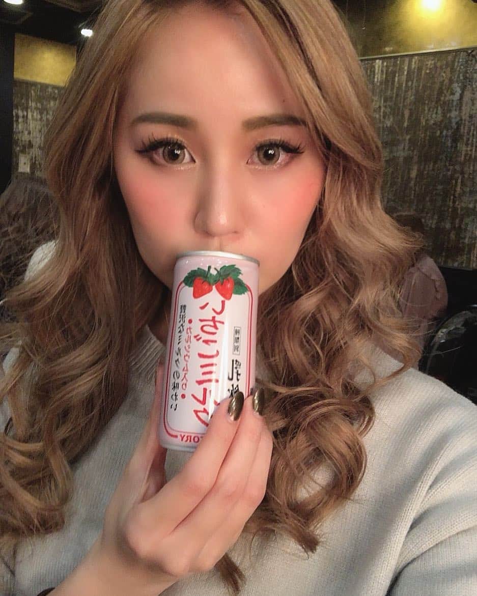 LORYのインスタグラム：「ストーリーで聞いたら 巻き髪が多かったので 昨日はくるくるにしました(*´꒳`*)🍓」