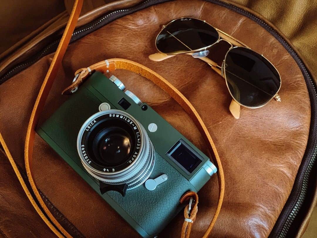 ライカさんのインスタグラム写真 - (ライカInstagram)「”It’s simply the best system I have ever shot on.” Photographer and film director @thebenjacks shares his beautiful set-up with the Leica M10-P “Safari” Edition. Which gear would make it into your favorite set-up?  #LeicaCamera #Leica #🔴📷 #Leicagram #LeicaM10PSafari #LeicaM #CameraPorn #LeicaPorn」3月25日 0時00分 - leica_camera
