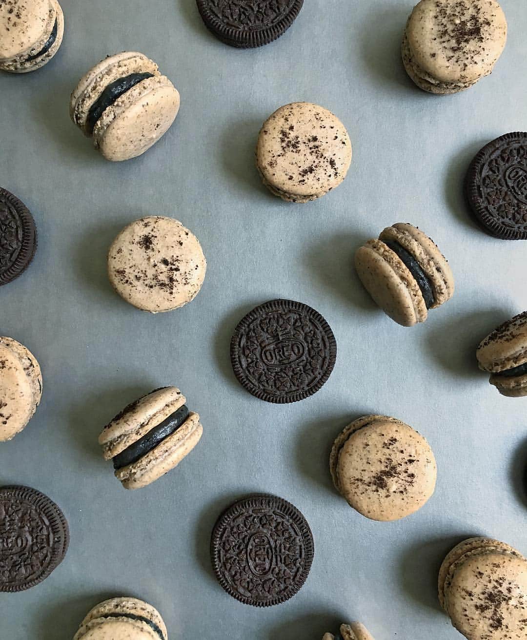 OREOさんのインスタグラム写真 - (OREOInstagram)「@ela.alvarez's OREO cookie French macarons get a serious "oui, oui, oui" from us!」3月25日 0時01分 - oreo