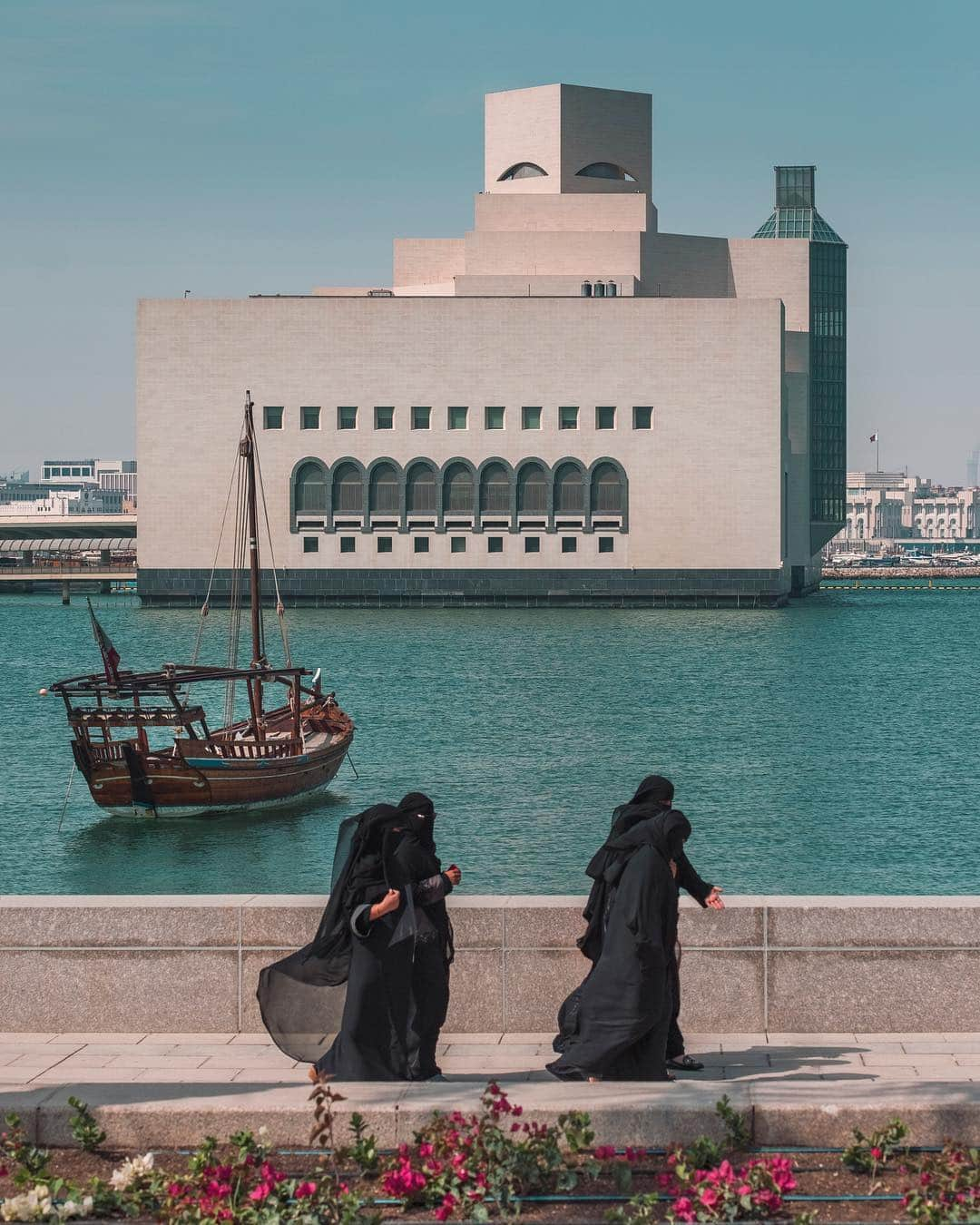 Nicanor Garcíaさんのインスタグラム写真 - (Nicanor GarcíaInstagram)「Music box | Caja de música #nicanorgarcia #travelarchitectures · The Museum of Islamic Art by I. M. Pei is like a set of boxes that lets you intuit the art that it contains. Thank you so much to #INFLOWQatarSummit and #VisitQatar for inviting me to experience Doha #GoingPlacesTogether #KataraHospitality」3月25日 0時21分 - nicanorgarcia