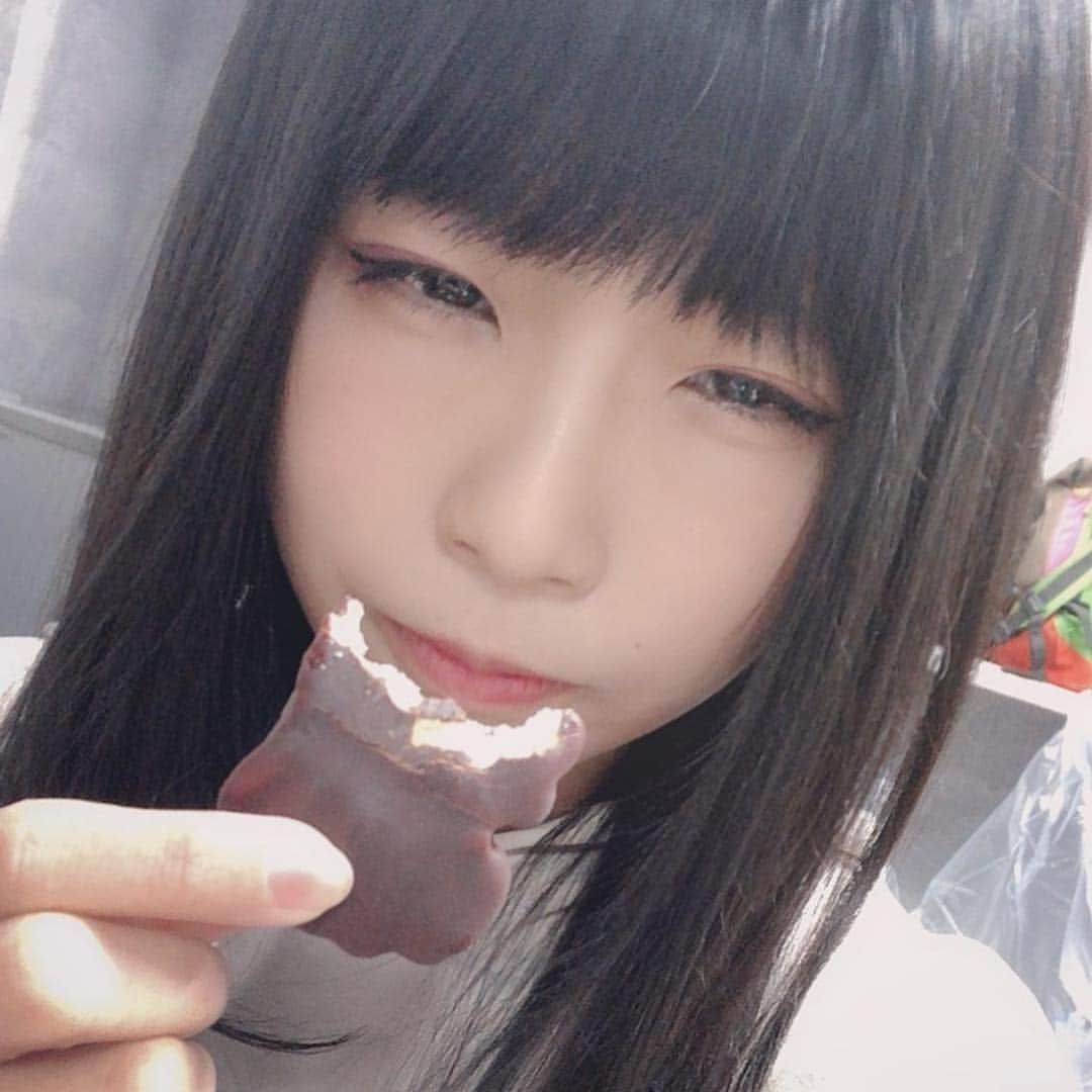 けちょんさんのインスタグラム写真 - (けちょんInstagram)「かにぱんのチョコ、学生時代めっちゃハマってて久しぶりに食べたらやっぱ美味しかった🤦🏻‍♀️🌸」3月25日 0時23分 - ke_chon