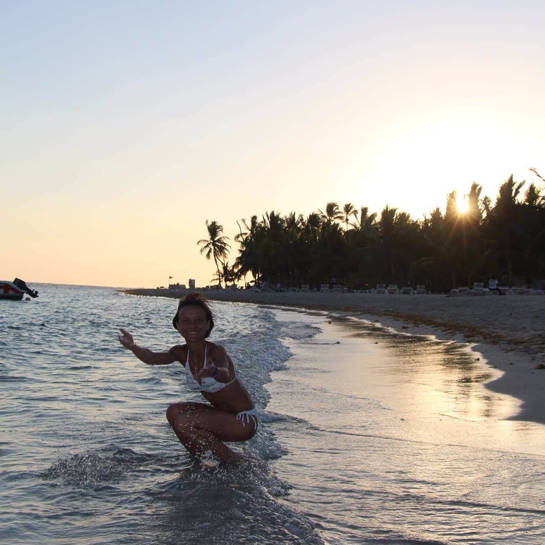 リュボーフィ・イリュシェチキナさんのインスタグラム写真 - (リュボーフィ・イリュシェチキナInstagram)「Our vacations in Santo Domingo 🏖 Lots of sun☀️, relaxing🍸, fun🤸‍♀️, ocean 🌊and everything you could wish for your most desirable time of the year ❤. #vacations #ocean #beach #beachbum #sunset #summer #love #relax」3月25日 0時33分 - lubov_ilyushechkina