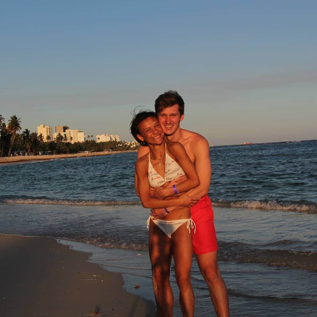 リュボーフィ・イリュシェチキナのインスタグラム：「Our vacations in Santo Domingo 🏖 Lots of sun☀️, relaxing🍸, fun🤸‍♀️, ocean 🌊and everything you could wish for your most desirable time of the year ❤. #vacations #ocean #beach #beachbum #sunset #summer #love #relax」