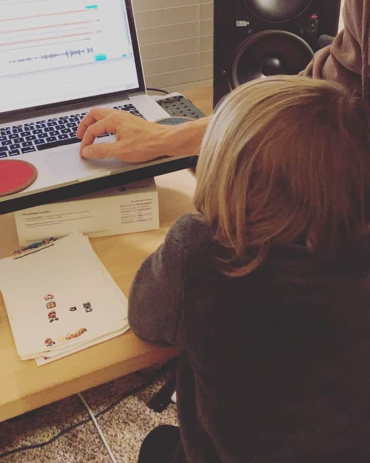OLIVIAのインスタグラム：「Saturday night father and son jam session. 🥰✨💫👏💘」