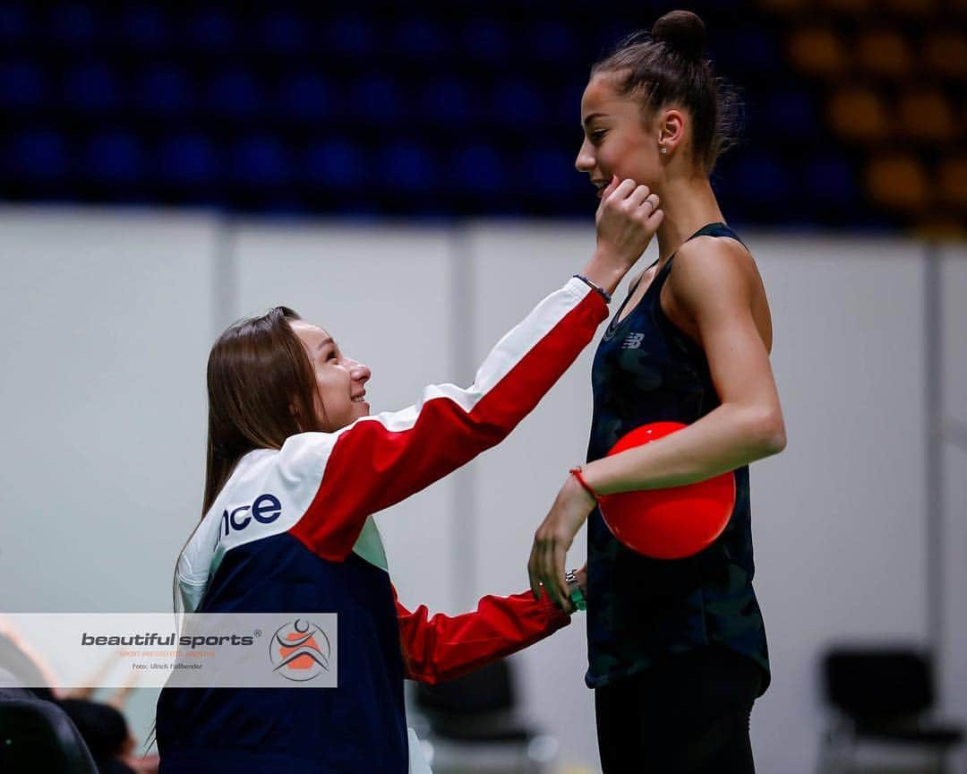 ビクトリア・マズールさんのインスタグラム写真 - (ビクトリア・マズールInstagram)「Dear gymnasts, what words before going to the carpet do you want to hear from the coach? 🗣  Дорогие гимнастки,какие слова перед выходом на ковёр вы хотите слышать от тренера? 🗣」3月25日 0時34分 - victoria_mazur_