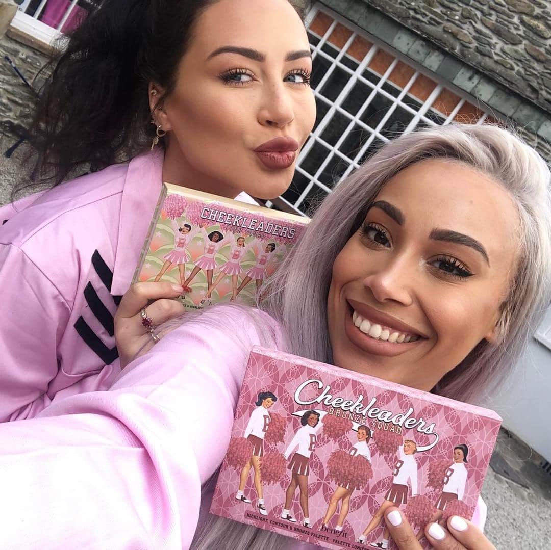 Benefit Cosmetics UKさんのインスタグラム写真 - (Benefit Cosmetics UKInstagram)「THE CHEEKLEADERS CHAMPIONSHIPS! 💖 What an action packed weekend! Huge thank you to the PINK SQUAD and BRONZE SQUAD for their incredible Bene-Sprit 💕 Head over to our Facebook LIVE to see who was crowned the  winners of the entire Cheekleaders Championships 🏆 #cheekleaders #cheekleaderschampionships #pinksquad #bronzesquad #benefit」3月25日 0時43分 - benefitcosmeticsuk