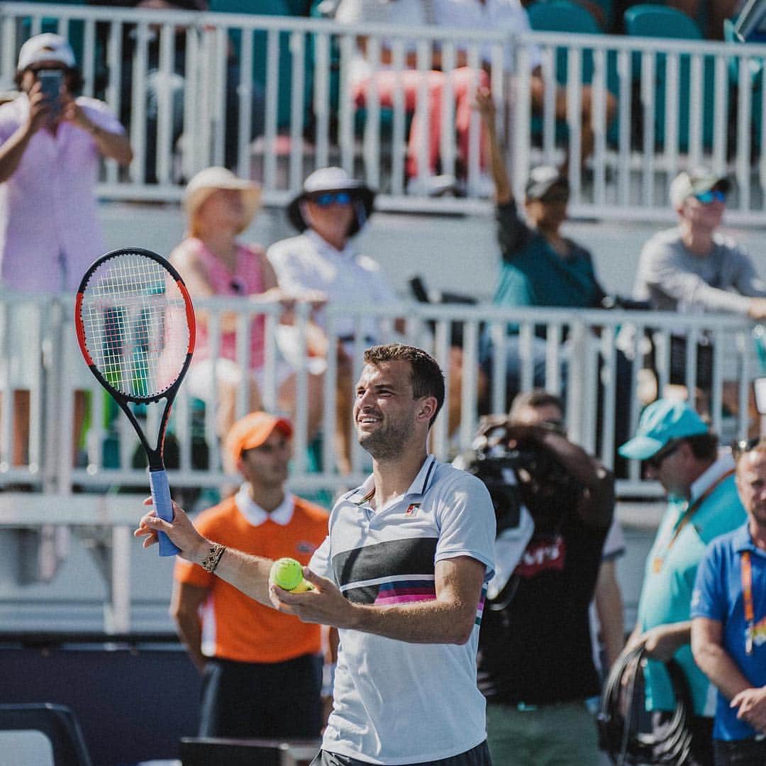 ATP World Tourさんのインスタグラム写真 - (ATP World TourInstagram)「Hands up if you’re happy to see @grigordimitrov back in action 🙋🏻‍♂️🙋‍♀️ . 📸: @grigordimitrov . #ATPTour #MiamiOpen #Tennis #Dimitrov #instasport」3月25日 0時58分 - atptour