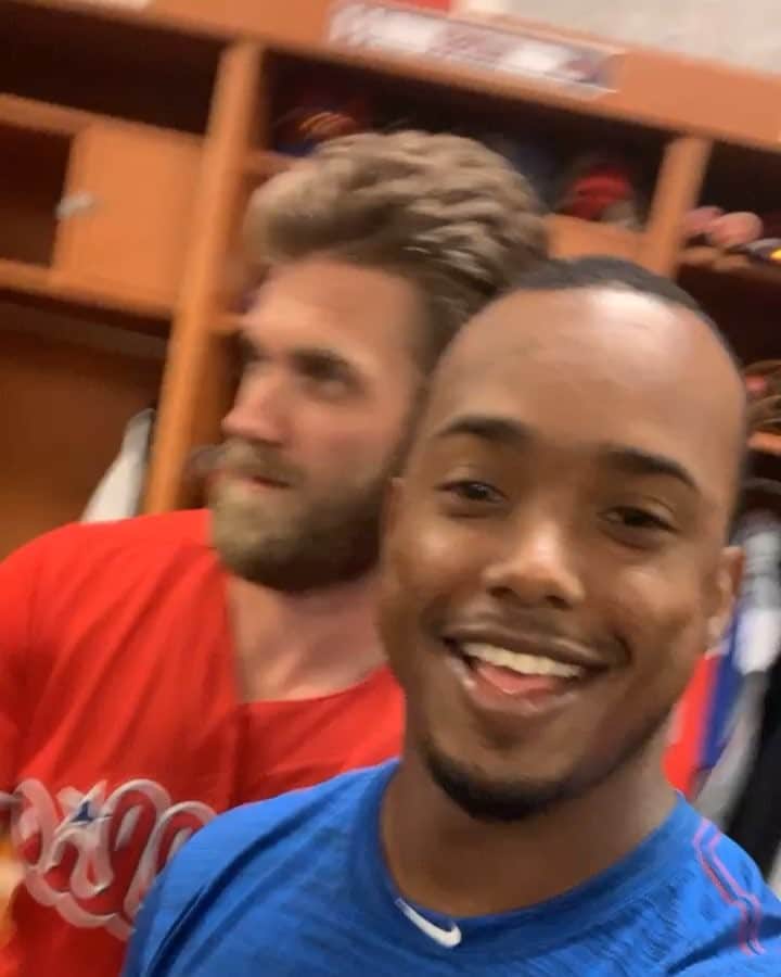 のインスタグラム：「@bryceharper3 @elmambodesegura 🔥🔥pegaooooo #5mujeres 🏃🏿‍♂️🏃🏿‍♂️ (link in bio)」