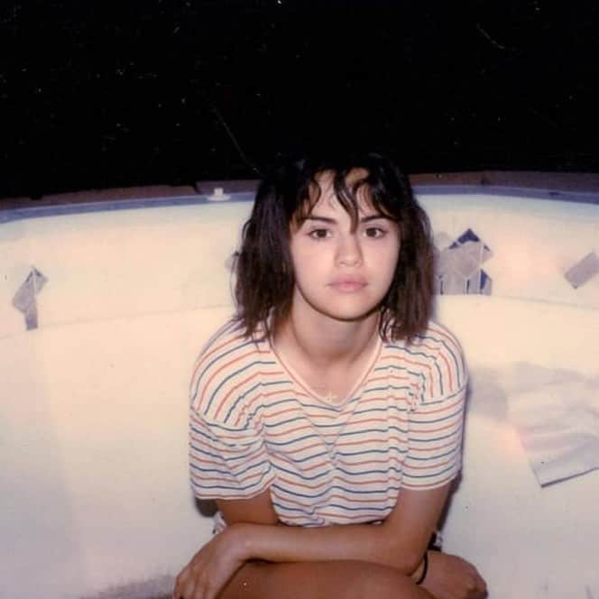Always With Selenaのインスタグラム：「loving is so painful」