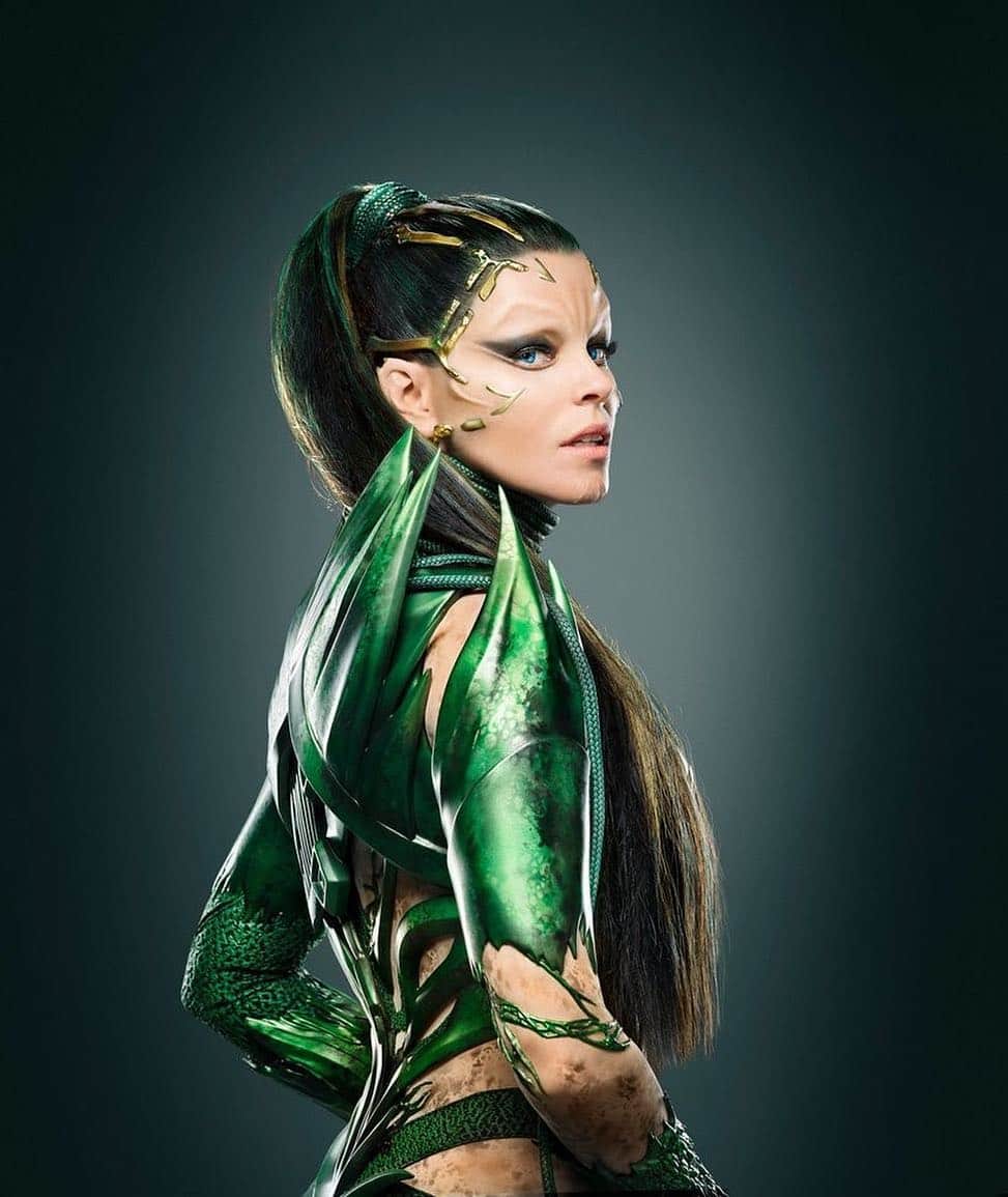 エリザベス・バンクスさんのインスタグラム写真 - (エリザベス・バンクスInstagram)「Officially 2 years since I was given the opportunity to put my spin on this green Krispy Kreme lovin' goddess to life. #RitaRepulsa @powerrangers」3月25日 1時00分 - elizabethbanks
