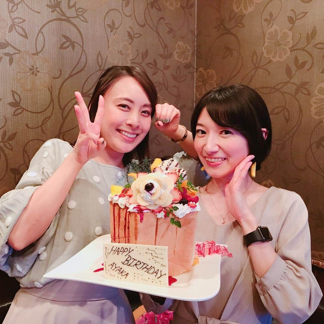 田原彩香さんのインスタグラム写真 - (田原彩香Instagram)「誕生日をお祝いしてもらったときの💓💓 幸せな時間を過ごせました🥰 これからも変わらずずっとこの時間を大切にしていきたい😚🎈🎈🎈 しかしこのメンバーで集まると毎回動画でいっぱいになる🤗 みんな動画撮りたがり🙋‍♀️🙋‍♀️🙋‍♀️ #誕生日」3月25日 1時08分 - taharaayaka