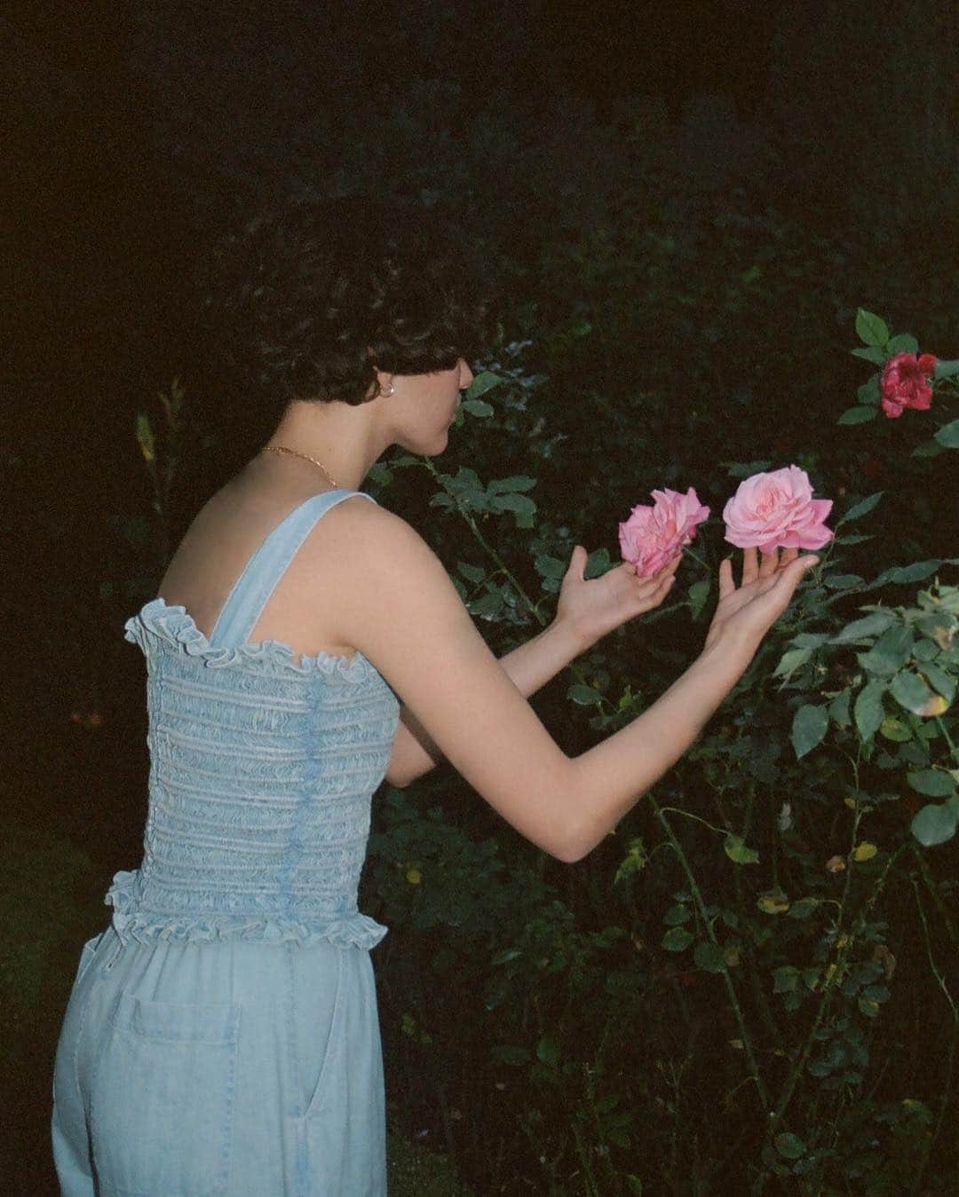 シー ニューヨークさんのインスタグラム写真 - (シー ニューヨークInstagram)「Details on our smocked Dakota denim jumpsuit... Available online and in store now.  #seass19」3月25日 1時15分 - seanewyork