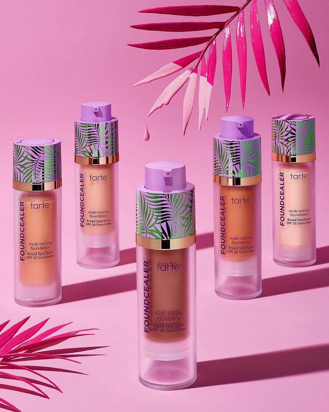 のインスタグラム：「We’re here for this foundation + skincare mash-up 🙌🏿 🙌🏻 🙌🏽 NEW @tarteCosmetics babassu foundcealer Multi-tasking Foundation Broad Spectrum SPF 20 is vegan, made with babassu oil💧, sunflower seed oil 🌻 and hydrating hyaluronic acid for a naturally radiant finish 😍」