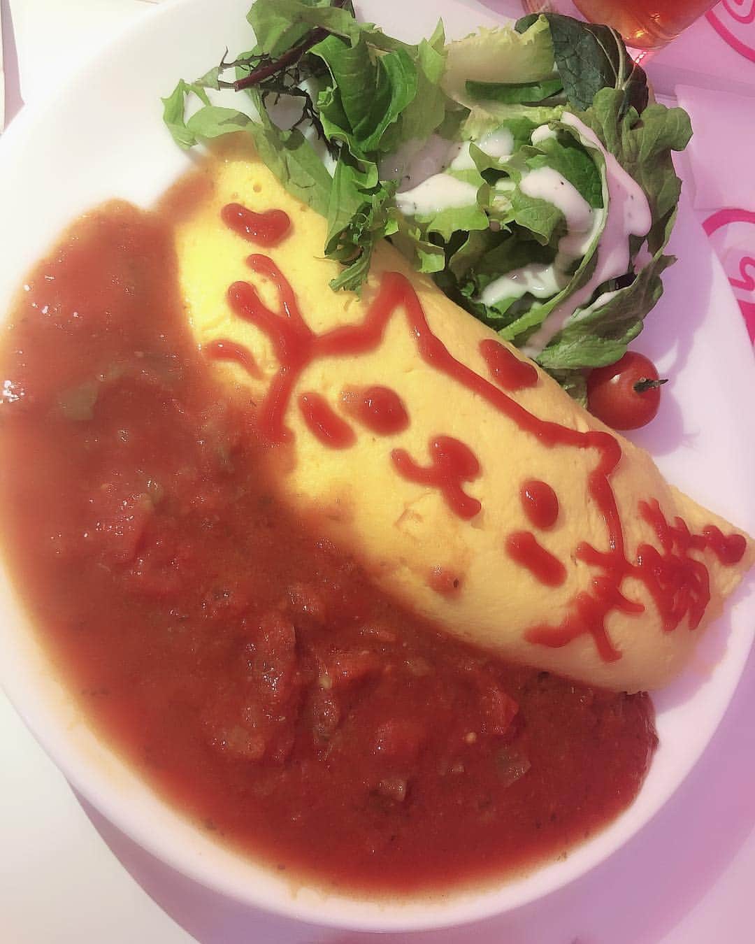 河西あみさんのインスタグラム写真 - (河西あみInstagram)「メイドカフェでこの前オフ会した時のやつ❤️ メイド喫茶は働いてたけど今までやったアルバイトで一番楽しかったなー。  もはや誰かの専属のメイドになりたい🤝  #メイドカフェ  #めいどりーみん  #maidcafe  #otaku  #japanesegirl  #jav」3月25日 1時26分 - ami_kasai_japan
