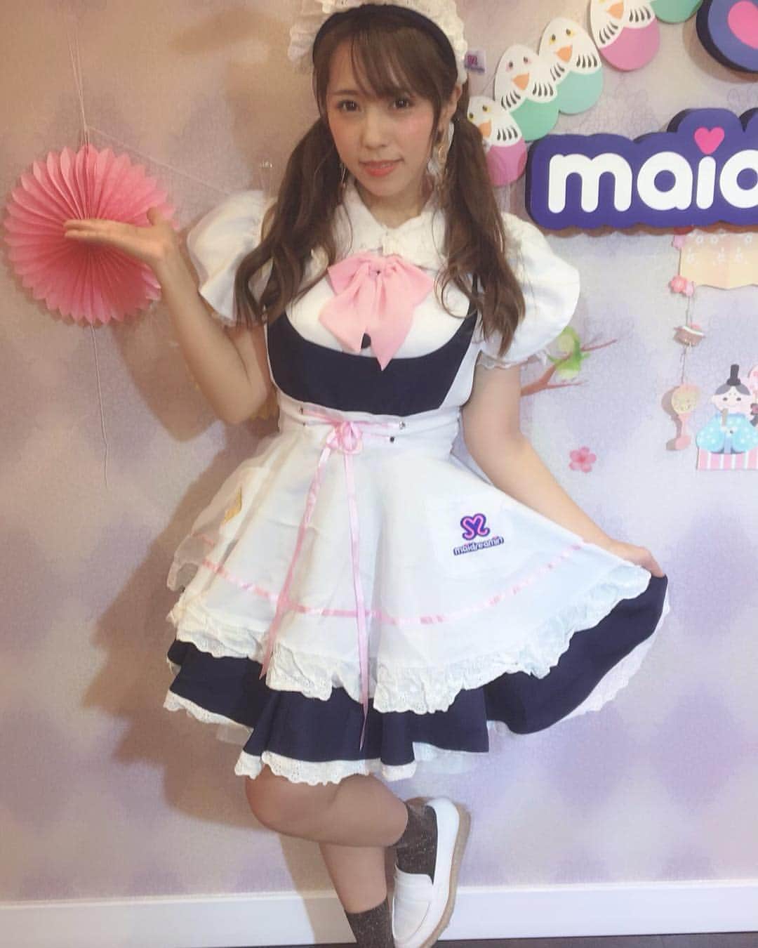 河西あみさんのインスタグラム写真 - (河西あみInstagram)「メイドカフェでこの前オフ会した時のやつ❤️ メイド喫茶は働いてたけど今までやったアルバイトで一番楽しかったなー。  もはや誰かの専属のメイドになりたい🤝  #メイドカフェ  #めいどりーみん  #maidcafe  #otaku  #japanesegirl  #jav」3月25日 1時26分 - ami_kasai_japan