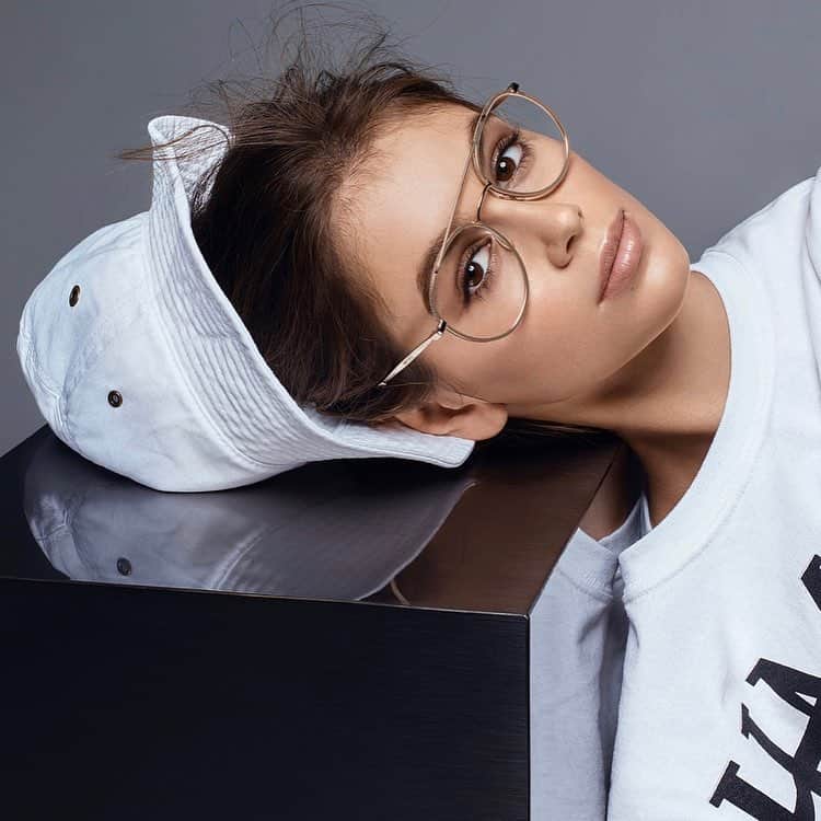 Jimmy Chooさんのインスタグラム写真 - (Jimmy ChooInstagram)「Introducing our new season eyewear collection featuring our DONNA sunglasses, as worn by @kaiagerber #JimmyChoo」3月25日 2時00分 - jimmychoo