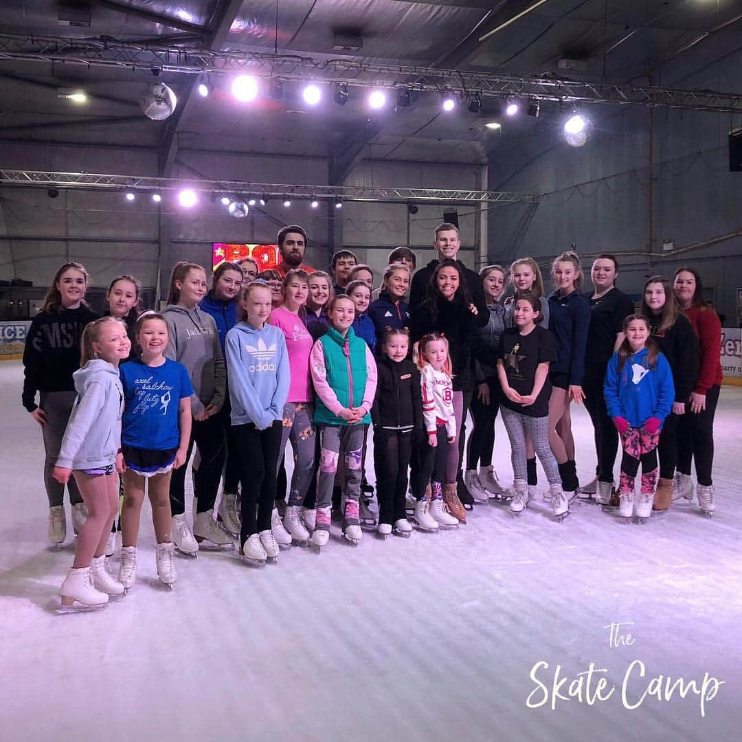 ハミッシュ・ゲイマンさんのインスタグラム写真 - (ハミッシュ・ゲイマンInstagram)「Our first @theskatecamp of the year and it was so much fun for @vanessabauer_skates and I 😃 Everyone that attended was a superstar ⭐️ and so supportive of everyone else on the camp 🤩 ⠀⠀⠀⠀⠀⠀⠀⠀⠀⠀⠀⠀ ⠀⠀⠀⠀⠀⠀⠀⠀⠀⠀⠀⠀ We’ve added some new skills to this year’s  camp, which went down a treat with everyone—especially the jump exercises 💙 ⠀⠀⠀⠀⠀⠀⠀⠀⠀⠀⠀⠀ ⠀⠀⠀⠀⠀⠀⠀⠀⠀⠀⠀⠀ It’s three weeks till our next intermediate camp @theviolaarena 🏴󠁧󠁢󠁷󠁬󠁳󠁿 Sunday 14th April. Head over to @theskatecamp or www.theskatecamp.com (link in bio) for tickets and information 😊 ⠀⠀⠀⠀⠀⠀⠀⠀⠀⠀⠀⠀ ⠀⠀⠀⠀⠀⠀⠀⠀⠀⠀⠀⠀ ⠀⠀⠀⠀⠀⠀⠀⠀⠀⠀⠀⠀ ⠀⠀⠀⠀⠀⠀⠀⠀⠀⠀⠀⠀ ⠀⠀⠀⠀⠀⠀⠀⠀⠀⠀⠀⠀ ⠀⠀⠀⠀⠀⠀⠀⠀⠀⠀⠀⠀ ⠀⠀⠀⠀⠀⠀⠀⠀⠀⠀⠀⠀ ⠀⠀⠀⠀⠀⠀⠀⠀⠀⠀⠀ #theskatecamp #vanessabauer #hamishgaman #coachhamish #iceskatingfun #dancingonice」3月25日 1時52分 - hamishgaman