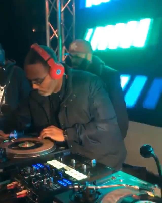 ファンクマスター・フレックスのインスタグラム：「Yesterday was special! @xplargepro stepped on the set at our #StriclyVinylEvent!!! His Vinyl collection is right! @kooldjredalert x @djchuckchillout x @funkflex !!!!」