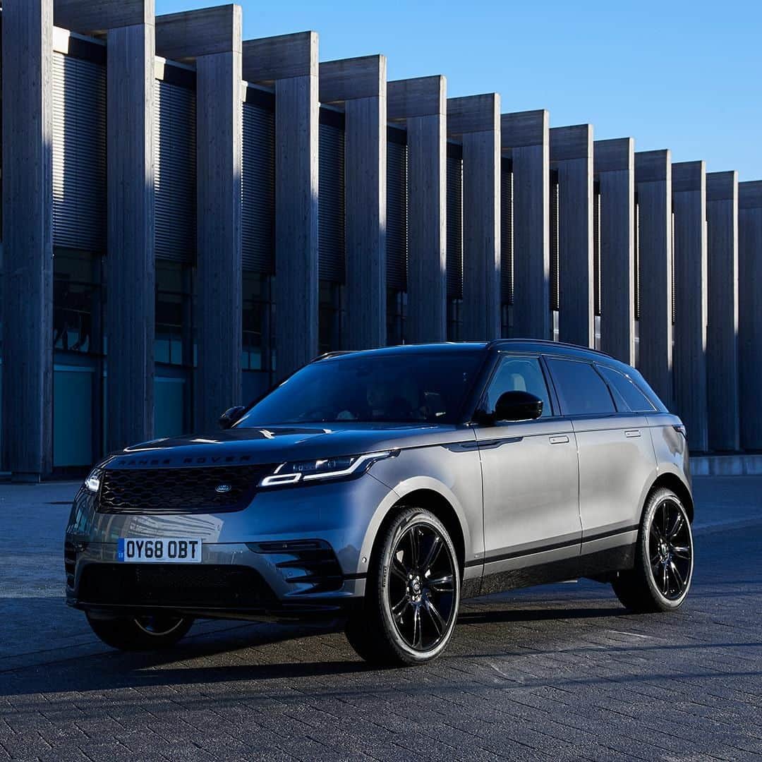 Land Roverさんのインスタグラム写真 - (Land RoverInstagram)「See city exploration in a new light with the #RangeRover #Velar’s progressive design. Search “Range Rover Velar configurator” to design yours.  #4x4 #CarsofInstagram #Instacar #Design #AutomotiveDesign #Car #Cars #CityLife #CityStyle #CityLifestyle」3月25日 2時01分 - landrover
