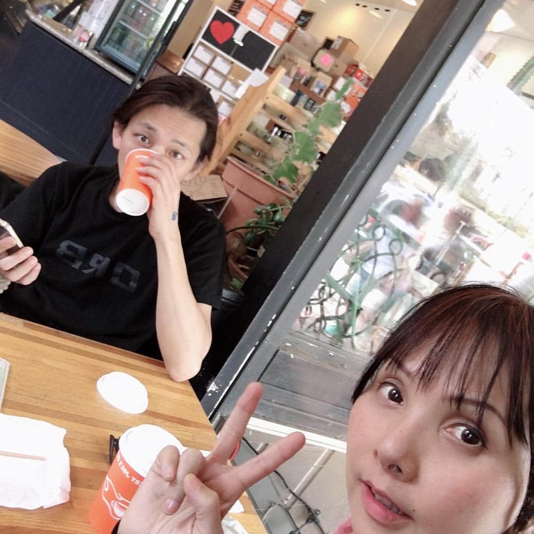 のインスタグラム：「We’re going to do acoustic gig on the street of Athens downtown! . . #pinkydoodlepoodle  #pdp  #ustour2019  #highenergyrocknroll  #livemusic #rockmusic #rock #rockband  #japanese  #tour #ustour #livetour  #tourlife #musicianlife #musician #gibsonguitars #gibsonbass #gibson #eb3 #lespaul #marshallamps #vintage #femalebassist #femalevocalist #アメリカ #海外旅行 #音楽」