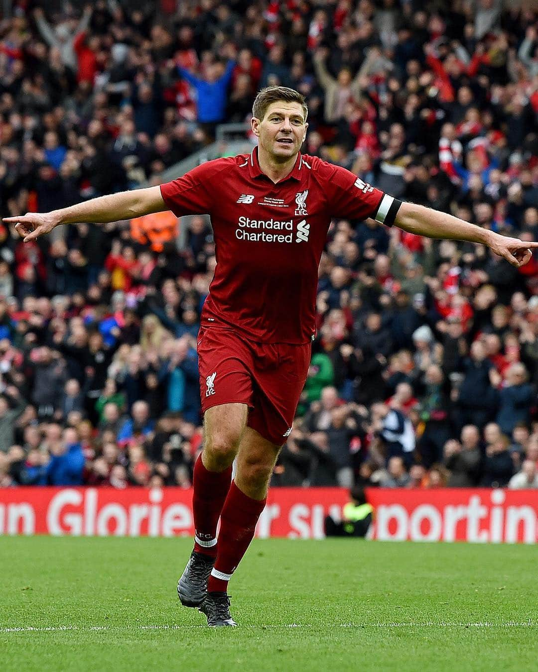 リヴァプールFCさんのインスタグラム写真 - (リヴァプールFCInstagram)「A magical moment 💫💫 #LFC #LiverpoolFC #StevenGerrard #Gerrard #Legend」3月25日 2時03分 - liverpoolfc