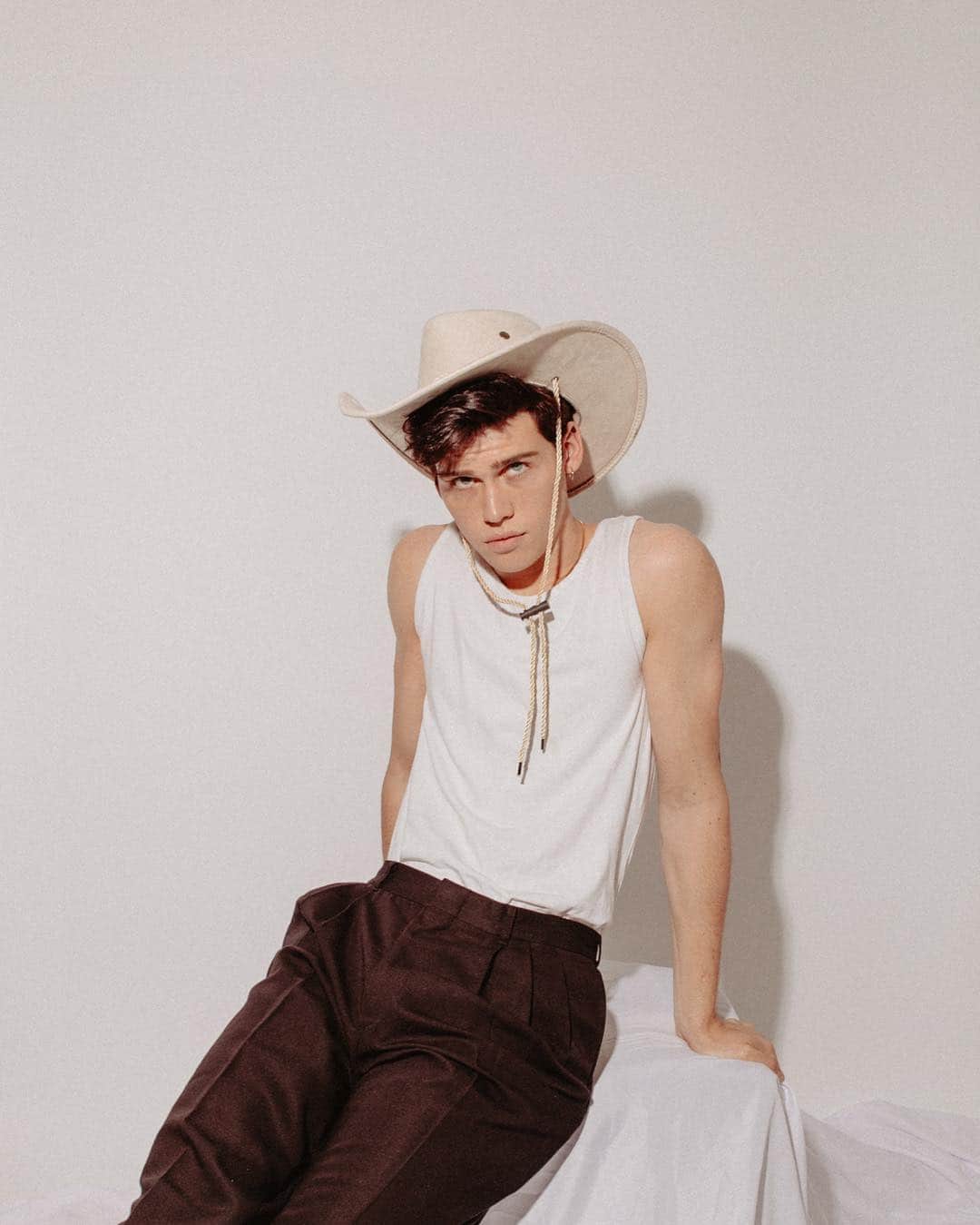 エイダン・J・アレクサンダーのインスタグラム：「yeehaw king」