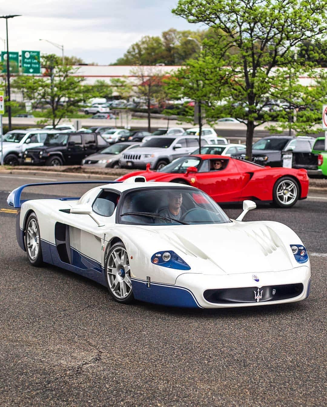 Dirk A. Productionsさんのインスタグラム写真 - (Dirk A. ProductionsInstagram)「Two legendary supercars; But which one is your pick? MC12 is my choice!! 🎯 I remember riding in one back in 2008 on the freeway, Truly unforgettable till this day! 🔥🙏 #Ferrari #Enzo #Maserati #MC12 #Epic #MaseratiMC12 #Epic #Rosso #Bianco #Wow #Pic @izaacbrookphotos」3月25日 2時13分 - supercarfocusdotcom