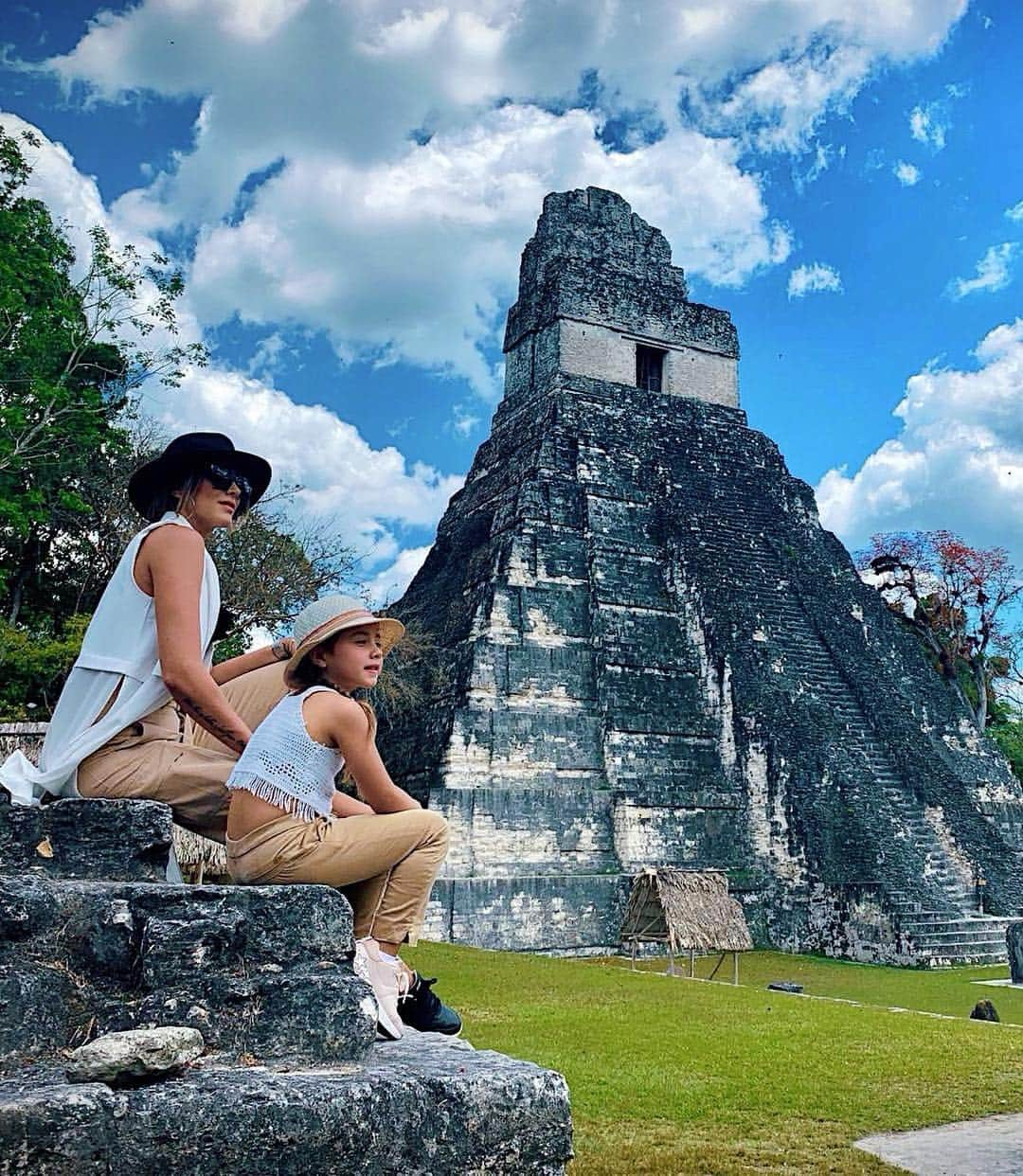 ダニエラオスピナさんのインスタグラム写真 - (ダニエラオスピナInstagram)「Conociendo mas de la cultura maya y sus maravillas naturales 🇬🇹 🗿 ❤️✨✈️ @aeroflex_col #visitguatemala #guatemala #danielaospina #travel #love #Dejatuhuella #Aeroflex #danielaospinaesaeroflex」3月25日 2時24分 - daniela_ospina5