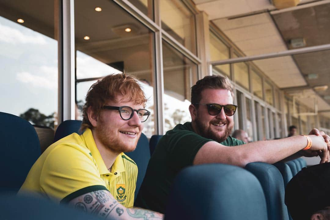 エド・シーランさんのインスタグラム写真 - (エド・シーランInstagram)「Went to watch some South African cricket today. Excuse the shirt please if you’re English, I was caught up in the moment, you understand yeah? Cool 📸 @zakarywalters」3月25日 2時54分 - teddysphotos