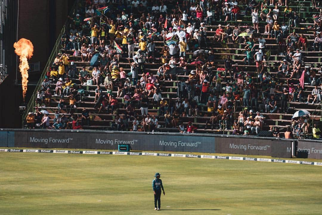 エド・シーランさんのインスタグラム写真 - (エド・シーランInstagram)「Went to watch some South African cricket today. Excuse the shirt please if you’re English, I was caught up in the moment, you understand yeah? Cool 📸 @zakarywalters」3月25日 2時54分 - teddysphotos