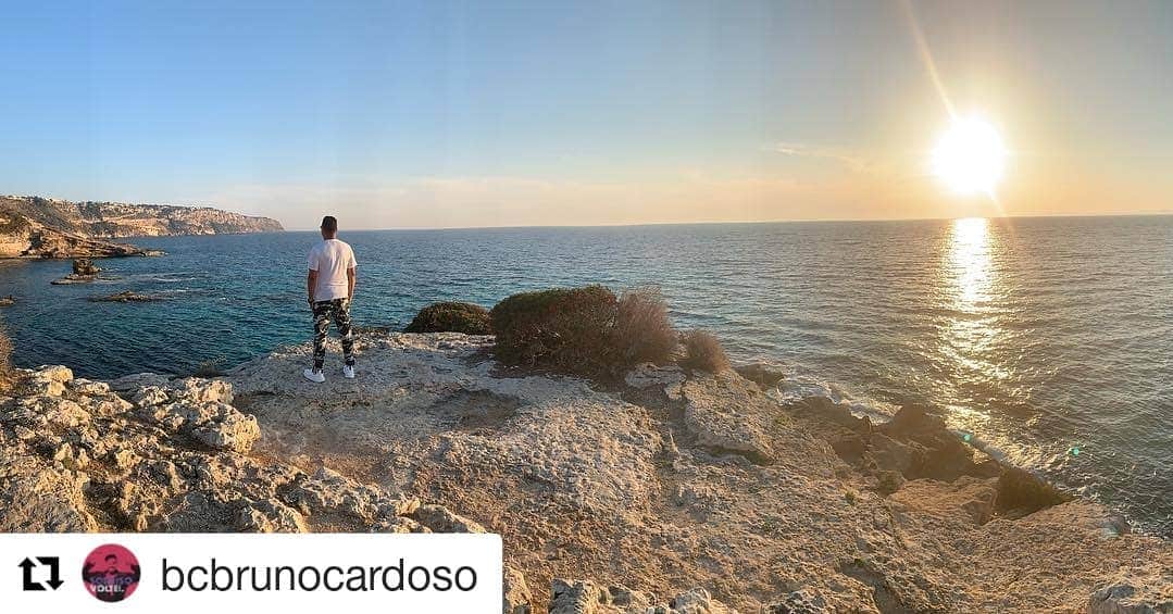 のインスタグラム：「#Férias  #Repost @bcbrunocardoso ・・・ Acabei de testemunhar um dos mais lindos Pôr do sol da minha vida. Quando fiz a música #PôrDolSol com @eusergiojr e o #ThiagoSilva, fizemos com o propósito de ser uma música pra autoajuda ou algo do tipo para as pessoas. Hoje, o que fizemos, fez o real sentido pra mim, na minha cabeça e no meu ♥️. Obrigado meu Deus 🙏🏾 #Amém  Se você deixou de acreditar Se a vida só faz piorar Pegue a estrada e desligue o celular Veja o pôr do sol, em frente ao mar  Problemas na vida todo mundo tem Você não é pior nem melhor que ninguém Se quiser amar aprenda a se doar Faça que os erros te façam crescer Na dúvida escolha o melhor pra você Dê mais importância a quem lhe quer bem  E a vida há de ser bem melhor, pode crer E na vida ame mais sem porém nem porquê Que a vida passa depressa Não perca tempo Que o final só Deus pode prever  Cante a vida, na beleza da imperfeição Dance a vida, feche os olhos, tire os pés do chão Viva a vida, ouça os seus discos Reveja os amigos Que o melhor nessa vida É viver de coração!」