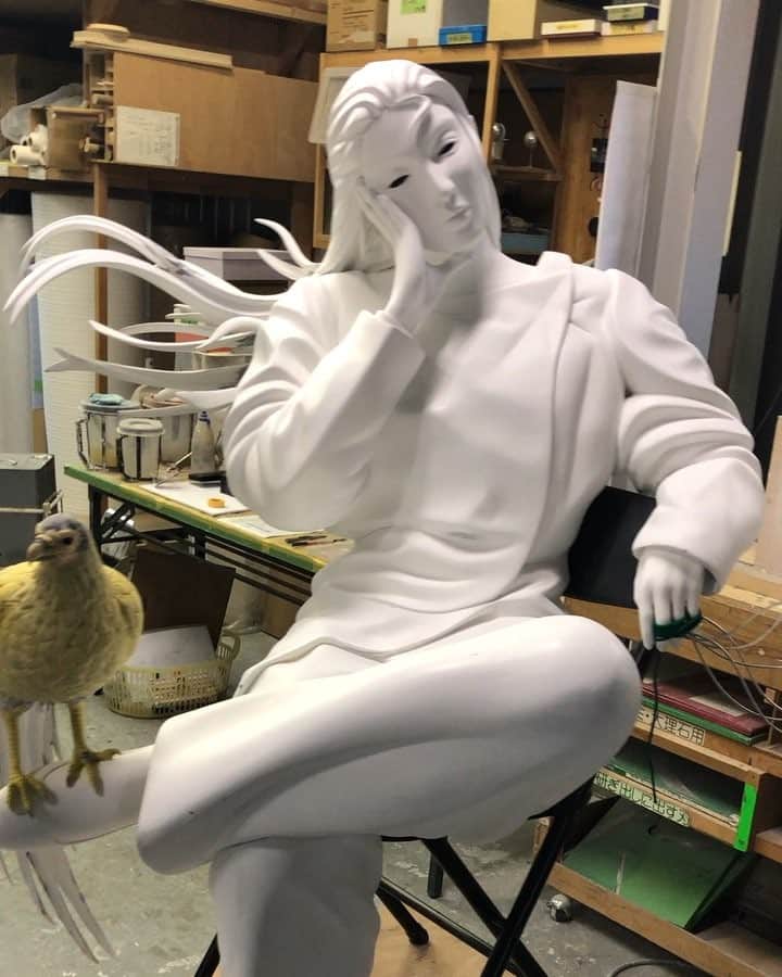 松山智一のインスタグラム：「Before her make up. 🎨  #metal and fiberGlass . #お化粧前の美女」