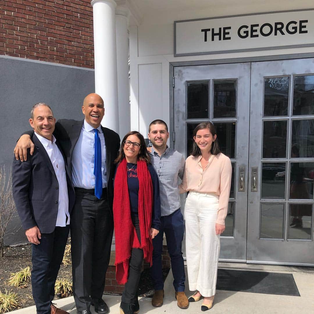ボビー・ブラウンのインスタグラム：「Welcome to @thegeorgemontclair @corybooker @kmholland @sdplof @dplofker #corybooker2020」