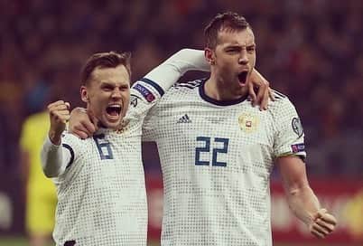 デニス・チェリシェフのインスタグラム：「Вместе мы команда  @teamrussia ⚽️🇷🇺」