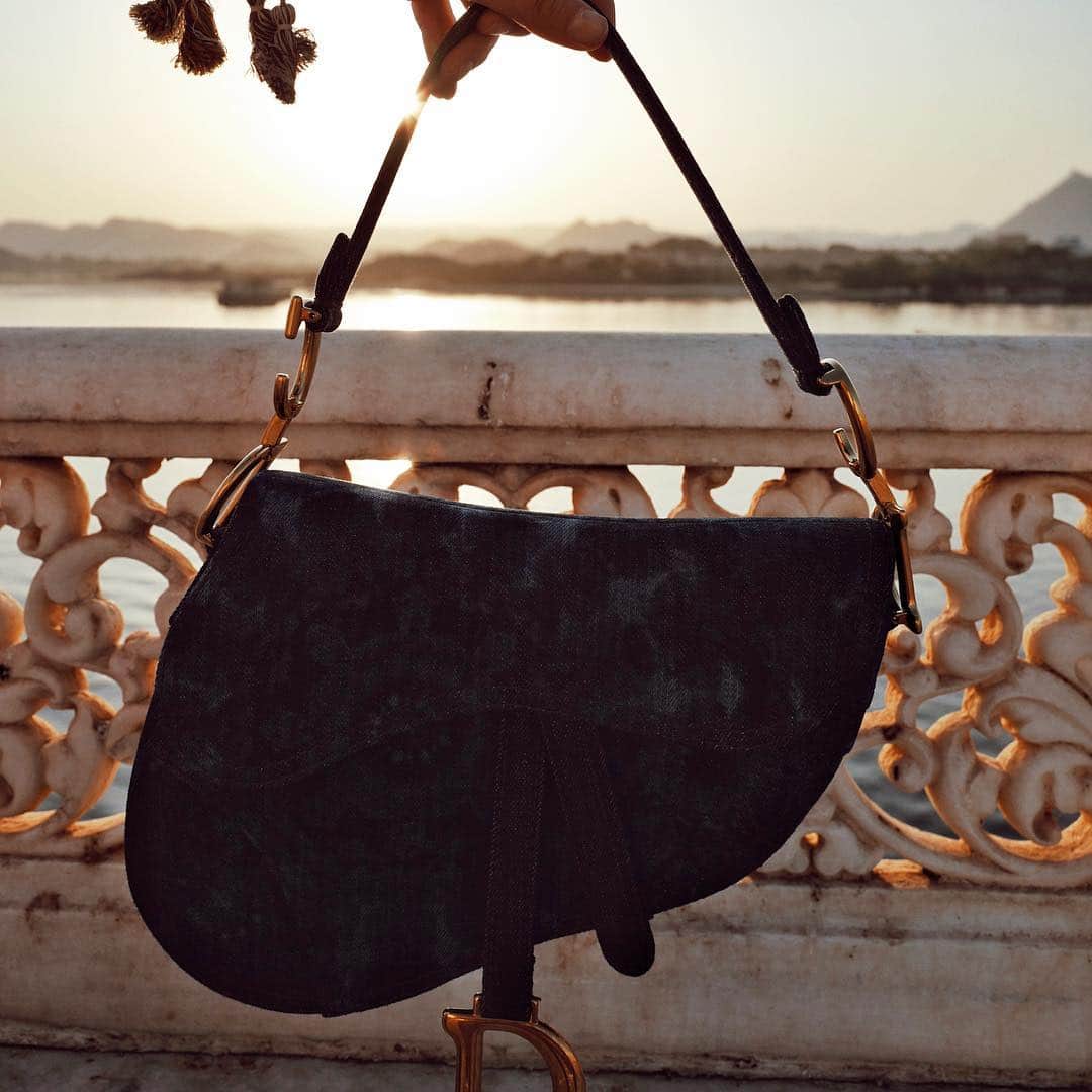 レオニー・ハンネさんのインスタグラム写真 - (レオニー・ハンネInstagram)「Preview of @dior spring/summer ‘19, shot in the Indian sun. 🌅 Anzeige/Ad #DiorSS19 #Dior #Udaipur #India」3月25日 3時11分 - leoniehanne