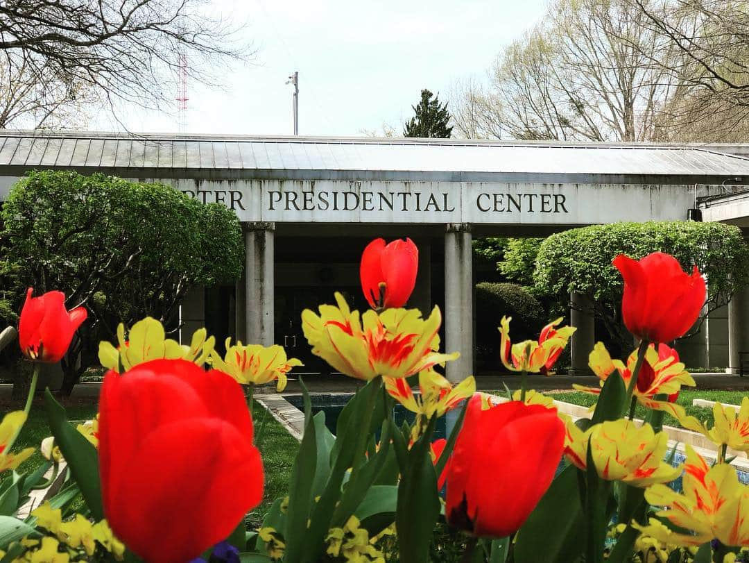 ジョン・ロス・ボウイさんのインスタグラム写真 - (ジョン・ロス・ボウイInstagram)「1) Carter Presidential Center 2) Stan Lee fan art during the energy crisis 3) nice quote 4) Jimmy and Rosalind building houses with @habitatforhumanity  5) nope  6) one final exterior shot」3月25日 3時11分 - johnrossbowie