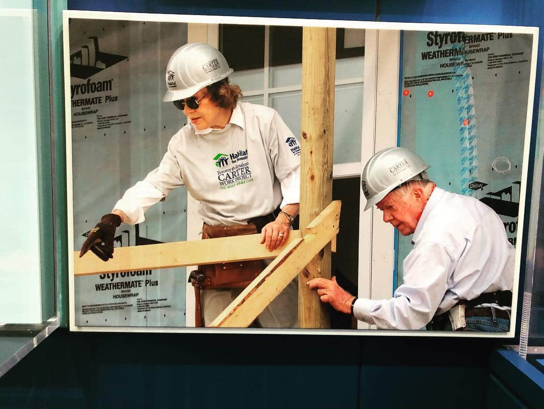 ジョン・ロス・ボウイさんのインスタグラム写真 - (ジョン・ロス・ボウイInstagram)「1) Carter Presidential Center 2) Stan Lee fan art during the energy crisis 3) nice quote 4) Jimmy and Rosalind building houses with @habitatforhumanity  5) nope  6) one final exterior shot」3月25日 3時11分 - johnrossbowie